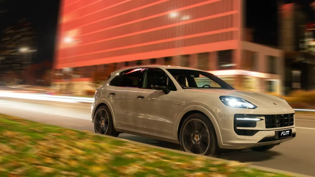 Porsche Cayenne E-Hybrid, FLM Luxury Rent, Noleggio auto di lusso in Europa